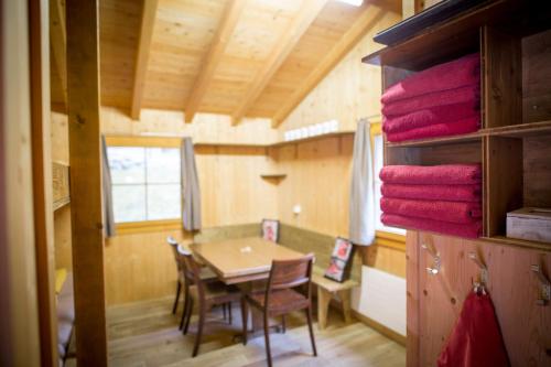 Létesítmények, Huttenhotel Husky Lodge in Muotathal Létesítmények, Huttenhotel Husky Lodge in Muotathal