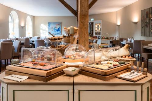 Food and beverages, Romantik Hotel am Bruhl in Quedlinburg Food and beverages, Romantik Hotel am Bruhl in Quedlinburg