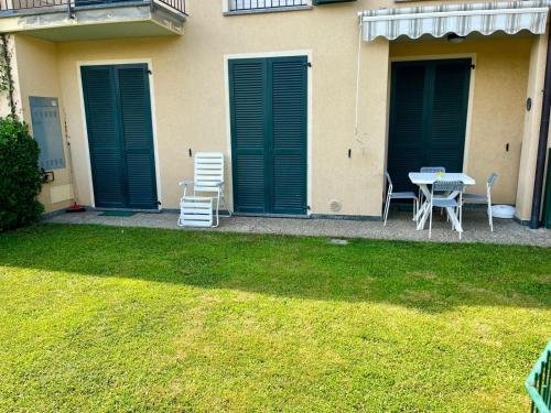 Garden, Apartment with garden and garage Dongo - Larihome A28 in Dongo Garden, Apartment with garden and garage Dongo - Larihome A28 in Dongo