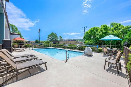 游泳池, Quality Inn Pelham I-65 exit 246 in 佩勒海姆 (AL) 游泳池, Quality Inn Pelham I-65 exit 246 in 佩勒海姆 (AL)