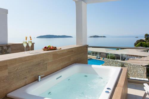Kassandra Bay Resort, Suites & Spa in Vassilias - Ftelia Kassandra Bay Resort, Suites & Spa in Vassilias - Ftelia