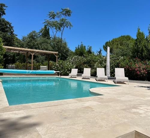 Villa des 3 Ponts, Piscine in นีเมอ Villa des 3 Ponts, Piscine in นีเมอ