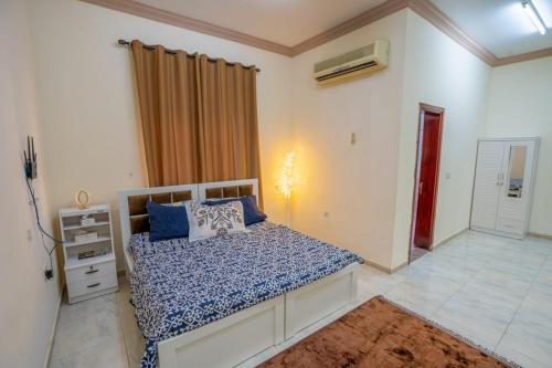 Ranjang, Villa m² dengan 1 kamar tidur dan 1 kamar mandi pribadi di Al Mafraq (Private Family Rooms with Attached Washrooms) in Mohammed Bin Zayed City Ranjang, Villa m² dengan 1 kamar tidur dan 1 kamar mandi pribadi di Al Mafraq (Private Family Rooms with Attached Washrooms) in Mohammed Bin Zayed City