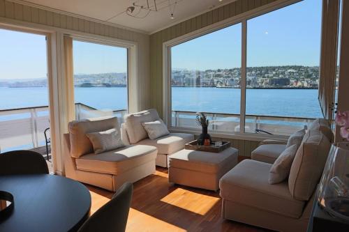 Panoramic Harbour View Apartment