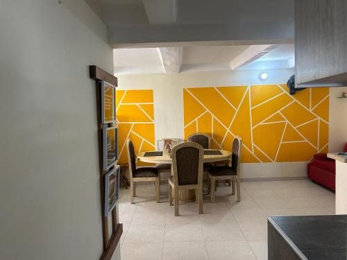 Umweltfreundliches Gemutliches Etagenbett Zimmer mit Privatem Bad Nahe Flughafen in Santa Maria Umweltfreundliches Gemutliches Etagenbett Zimmer mit Privatem Bad Nahe Flughafen in Santa Maria