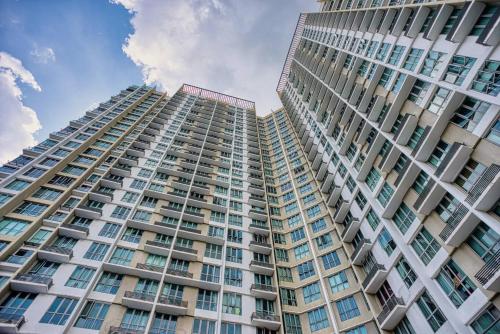 Tropics Condo near TTDI Train Station Tropics Condo near TTDI Train Station