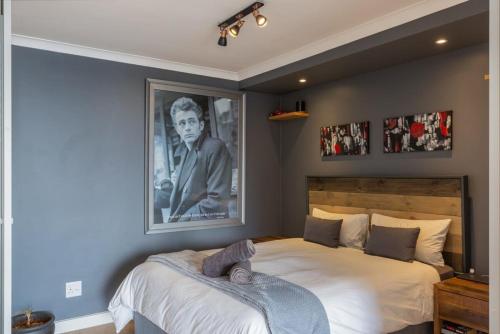 Trendy Bachelor Pad Free Parking Rooftop Pool