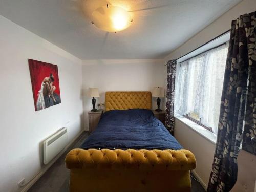 Private apt close to train station