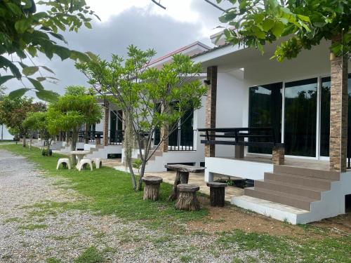 สุขสำราญรีสอร์ท หาดเจ้าหลาว จันทบุรี near Chao Lao Beach สุขสำราญรีสอร์ท หาดเจ้าหลาว จันทบุรี near Chao Lao Beach
