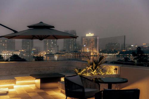 Balcony/terrace, Guangzhou Shamian Island YATLAND in Fangcun District Balcony/terrace, Guangzhou Shamian Island YATLAND in Fangcun District