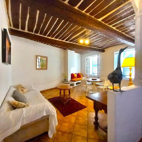 Duplex atypique centre historique in Hyeres City Center Duplex atypique centre historique in Hyeres City Center