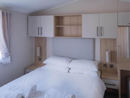 Pinewoods Park Style no.5 - sleeps 6 โ no dogs