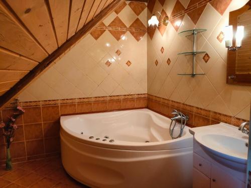 Góralska Czarcia Chata pod Jałowcem (Goralska Czarcia Chata pod Jalowcem) in Stryszawa Góralska Czarcia Chata pod Jałowcem (Goralska Czarcia Chata pod Jalowcem) in Stryszawa