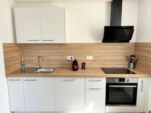Kitchen, Sejour magique proche aeroport CDG Asterix Disney et Paris Maison toutes commodites, terrasse, WIFI, in Saint-Mard Kitchen, Sejour magique proche aeroport CDG Asterix Disney et Paris Maison toutes commodites, terrasse, WIFI, in Saint-Mard