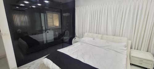 Penthouse in Ramat Gan Next to Sheba Hospital in Suburbs/Airport Penthouse in Ramat Gan Next to Sheba Hospital in Suburbs/Airport