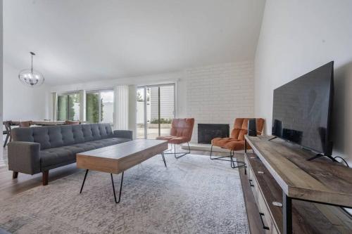 Elm Mountain View Fire pit, quiet and more in Crestcenta Valley Elm Mountain View Fire pit, quiet and more in Crestcenta Valley