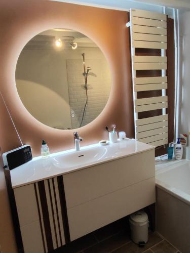 Bathroom, Gite Le Clos Maridor - Grande Longere Normande -15 personnes in Saint-Martin-Saint-Firmin Bathroom, Gite Le Clos Maridor - Grande Longere Normande -15 personnes in Saint-Martin-Saint-Firmin