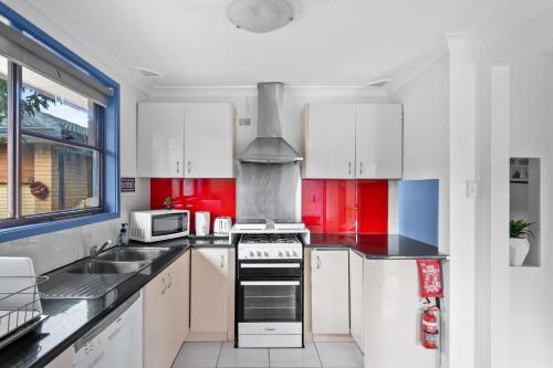 Luxe Double Room - Nearby Stations & Eateries - Shared Bathroom in Blacktown Luxe Double Room - Nearby Stations & Eateries - Shared Bathroom in Blacktown