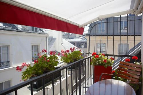 Balcony/terrace, Grand Hotel Dechampaigne in 1st - Louvre - Chatelet Balcony/terrace, Grand Hotel Dechampaigne in 1st - Louvre - Chatelet