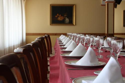 Étterem, Hotel Rausan in Alfajarin Étterem, Hotel Rausan in Alfajarin