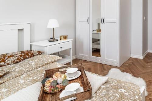 Exclusive apartment in city center plus free parking