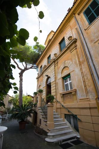 Exterior view, Hotel Major Aventinus in Colosseum and Foro Romano Exterior view, Hotel Major Aventinus in Colosseum and Foro Romano