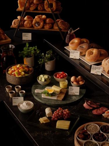 Food and beverages, The Cloud One New York-Downtown, by the Motel One Group in Financial District Food and beverages, The Cloud One New York-Downtown, by the Motel One Group in Financial District
