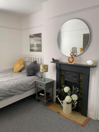 Stunning 4 Bedrooms Golden triangle with parking