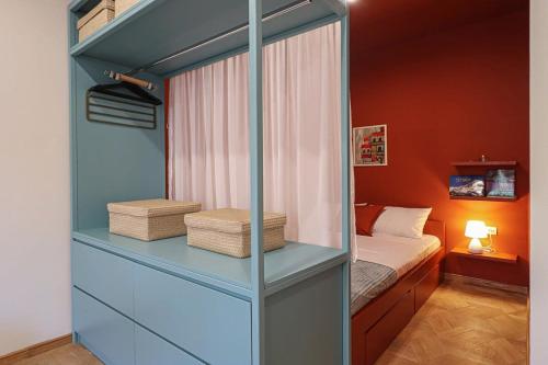 Modern 1BR apt w balcony in old Tbilisi-By Wehost