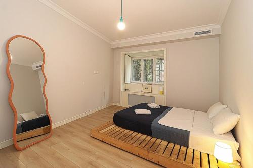 Mtatsminda Cozy Apt: Central & Comfy - By Wehost