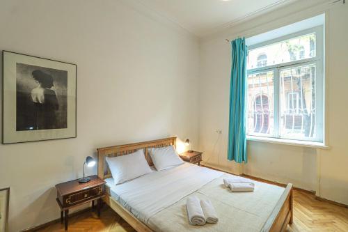 INOLA Sunny flat with balcony in central Tbilisi