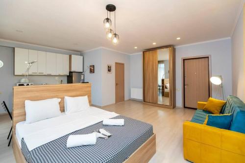 Luminous studio apt w balcony in old Tbilisi