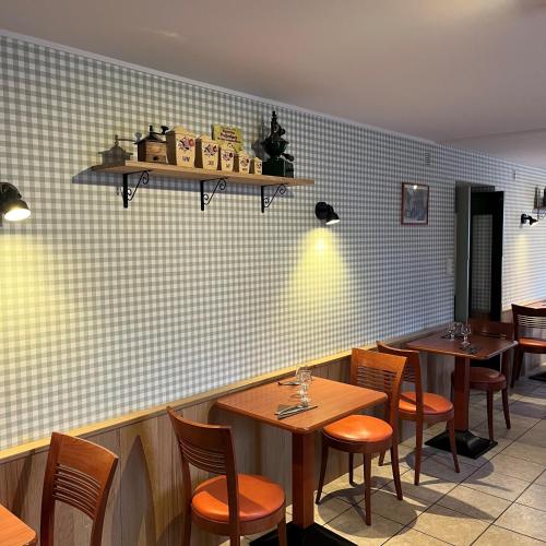 Logis Hotel & Restaurant Le Cheval Blanc et Clovis in Vouille Logis Hotel & Restaurant Le Cheval Blanc et Clovis in Vouille