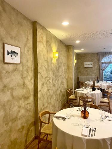 Logis Hotel & Restaurant Le Cheval Blanc et Clovis in Vouille Logis Hotel & Restaurant Le Cheval Blanc et Clovis in Vouille