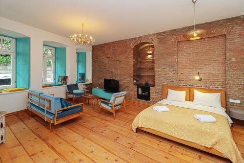 Modern Studio in Old Tbilisi By Wehost