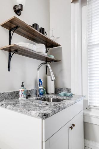 G1 central location museums FREE PARKING near Shockoe Slip G1 central location museums FREE PARKING near Shockoe Slip