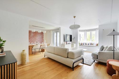 Elegant Apartment - Château de Vincennes - 2BR/6P in Saint Mande Elegant Apartment - Château de Vincennes - 2BR/6P in Saint Mande
