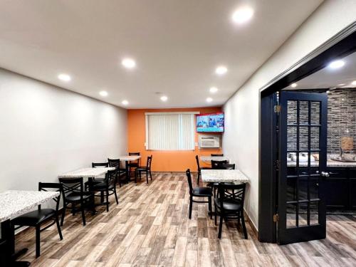 Food and beverages, Super 8 By Wyndham Cedar Rapids in Cedar Rapids (IA) Food and beverages, Super 8 By Wyndham Cedar Rapids in Cedar Rapids (IA)