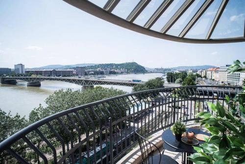 Two-storey riverside panorama apartment