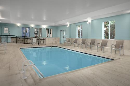 Swimming pool, Holiday Inn Express & Suites Chambersburg By IHG in Chambersburg (PA) Swimming pool, Holiday Inn Express & Suites Chambersburg By IHG in Chambersburg (PA)