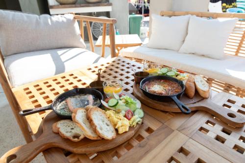 Food and beverages, Travel Light Bubble Hostel in Liuqiu Food and beverages, Travel Light Bubble Hostel in Liuqiu
