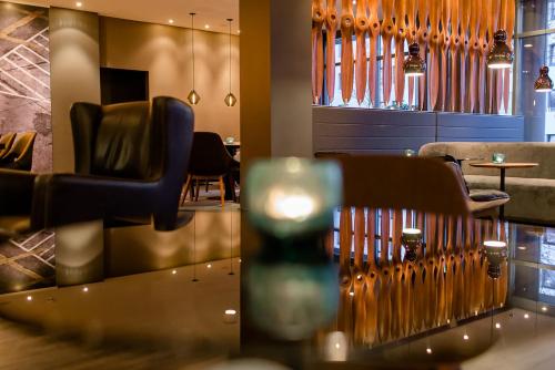Motel One Frankfurt Airport - image 10