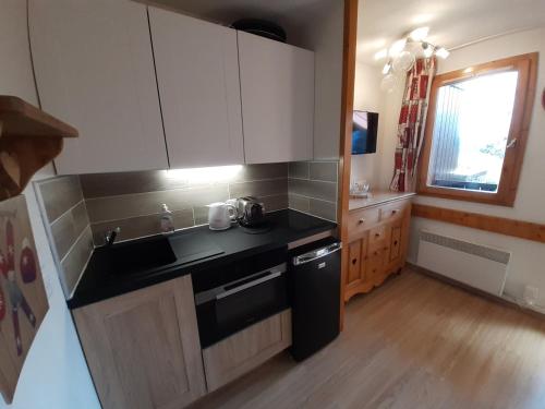 Appartement 5 personnes a 50m des pistes avec balcon, parking et option Wi-Fi - FR-1-514-24 in Les Brigues Appartement 5 personnes a 50m des pistes avec balcon, parking et option Wi-Fi - FR-1-514-24 in Les Brigues