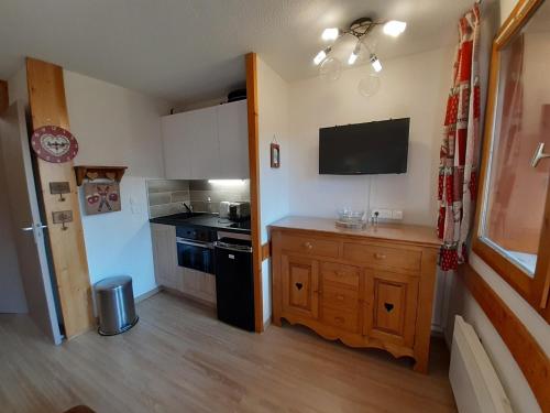 Appartement 5 personnes a 50m des pistes avec balcon, parking et option Wi-Fi - FR-1-514-24 in Les Brigues Appartement 5 personnes a 50m des pistes avec balcon, parking et option Wi-Fi - FR-1-514-24 in Les Brigues