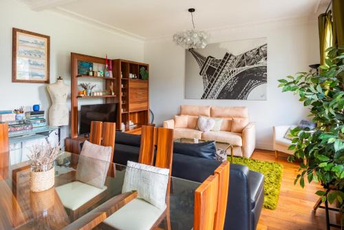 Opulent 1BD Apartment near Eiffel Tower Grenelle - main image