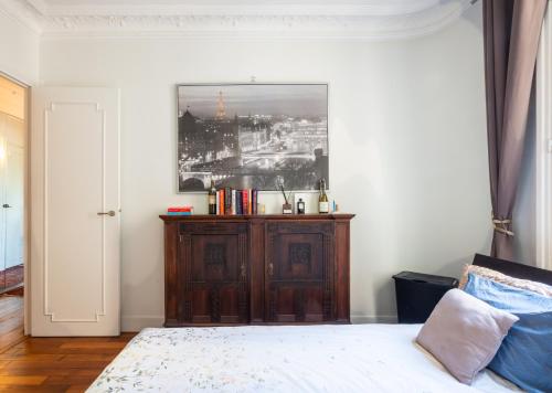 Opulent 1BD Apartment near Eiffel Tower Grenelle - image 6