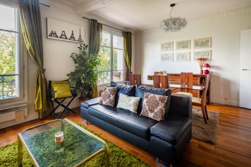 Opulent 1BD Apartment near Eiffel Tower Grenelle - image 7