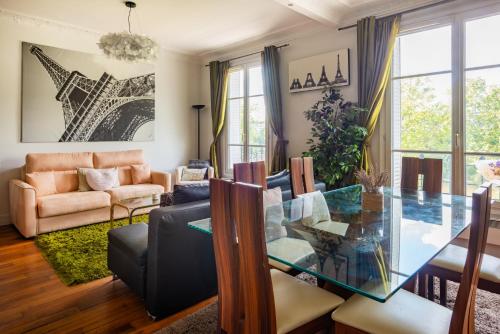 Opulent 1BD Apartment near Eiffel Tower Grenelle - image 10