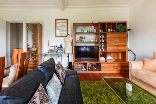 Opulent 1BD Apartment near Eiffel Tower Grenelle - image 9