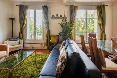 Opulent 1BD Apartment near Eiffel Tower Grenelle - image 14